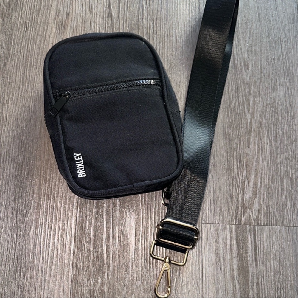 Brixley Jet Crossbody Sling